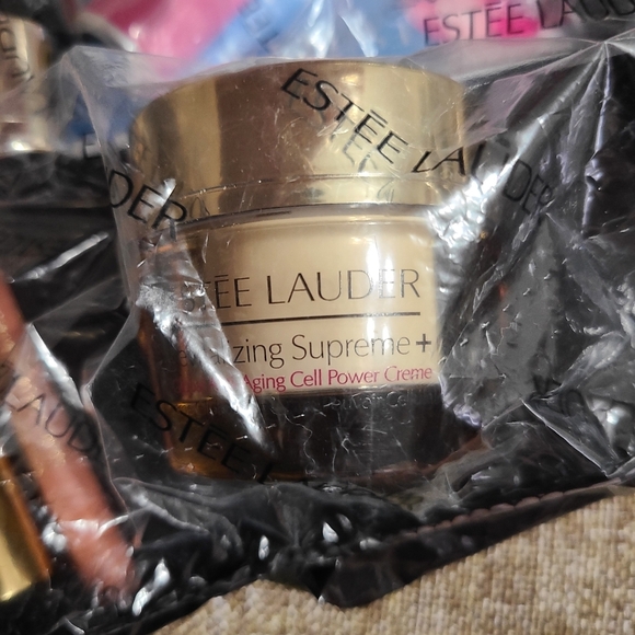 Estee Lauder Mixed Revitalizing Eye Creams Lip Liner Lip Stick and Mascara Set - Picture 6 of 16